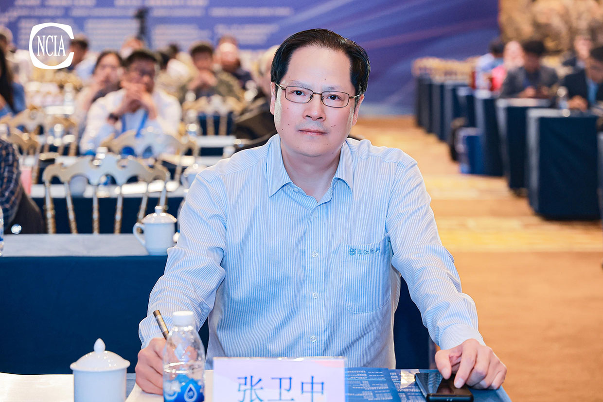中國(guó)涂料工業(yè)協(xié)會(huì)副會(huì)長(zhǎng)張衛(wèi)中主持會(huì)議